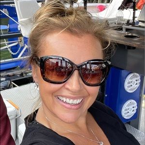 Meet your Posher, Brenda